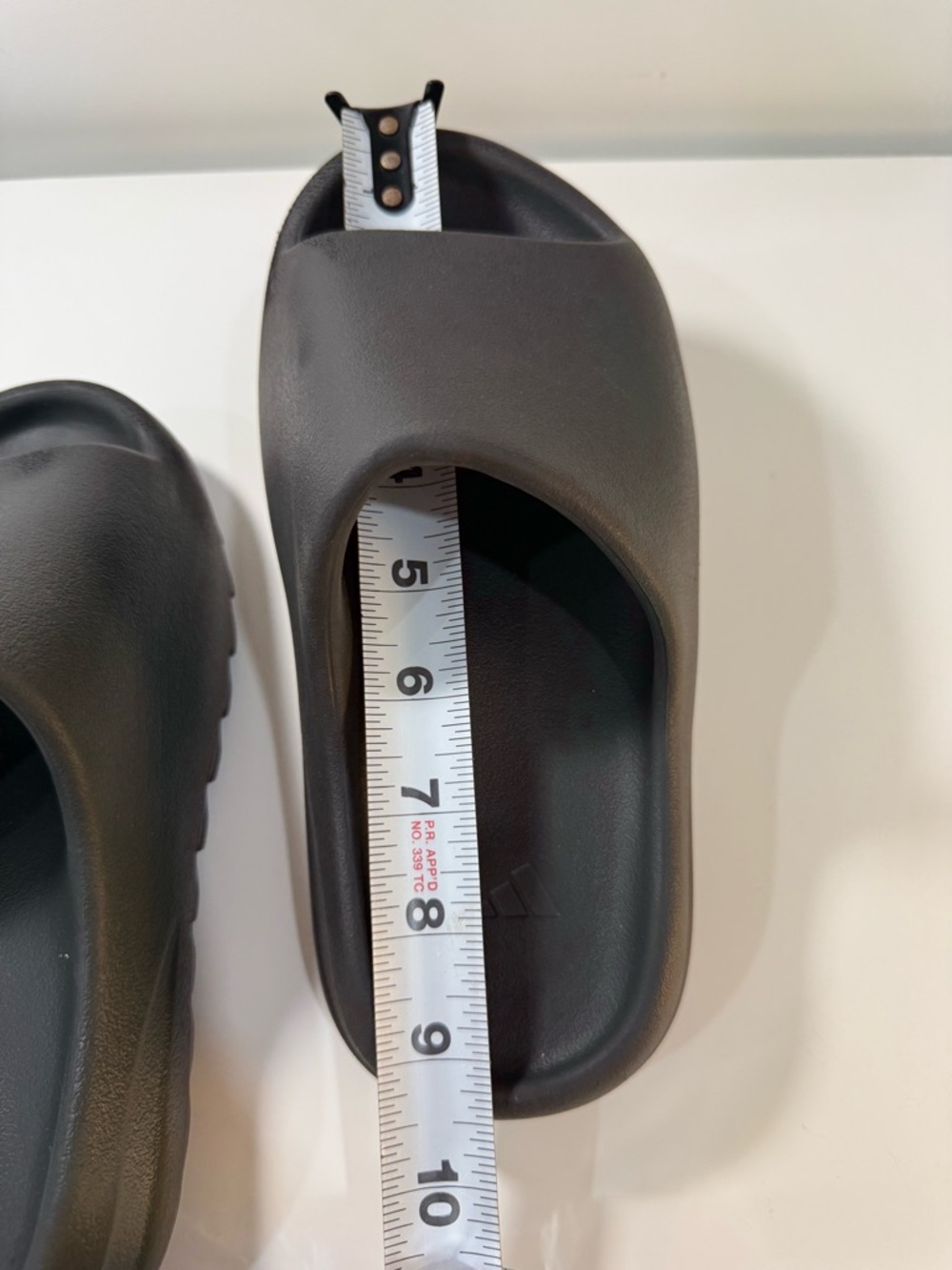 Adidas Yeezy Slide Onyx Women’s Size 5 US - Picture 13 of 16